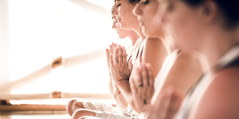 himalaya yoga valley yoga students in anjali mudra