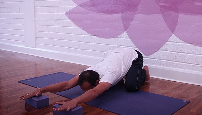 Yoga to open shoulders technique 5